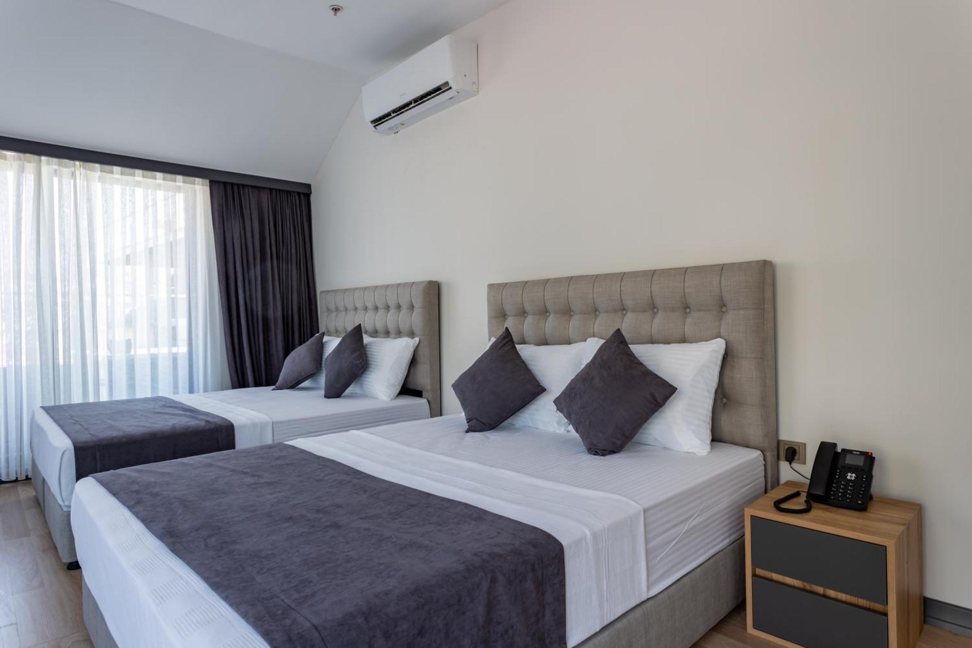 Atm Suit Otel Istanbul Bagian luar foto